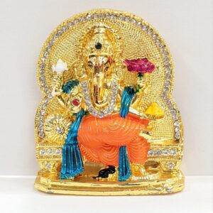 Image of Raja Ganesha car dashboard idol