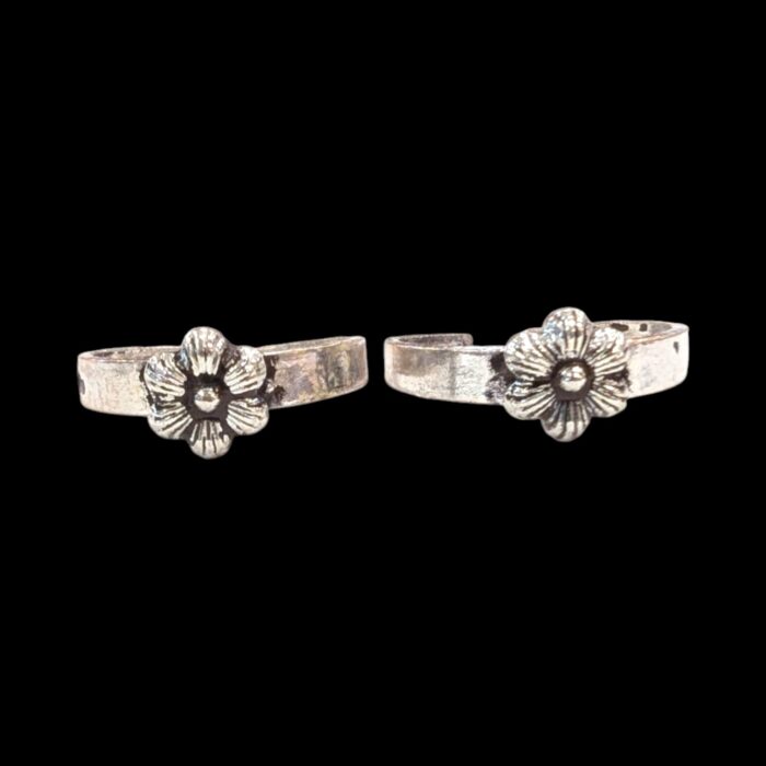 Silver oxidized finish of toe rings