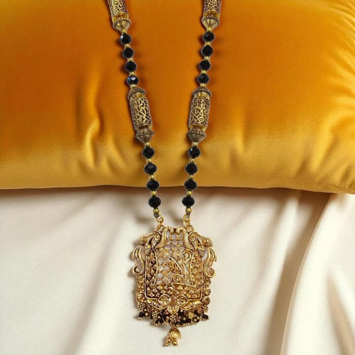 Elegant ethnic Indian necklace | Modern Mangalsutra design