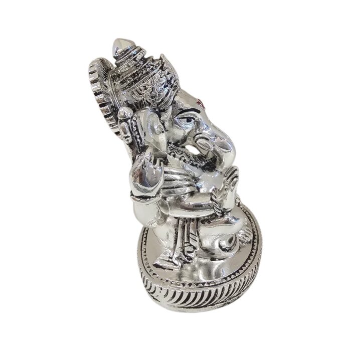 Side profile view of Ganesh Idol