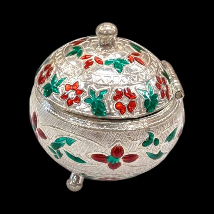 Top profile view of Silver Kumkum container | Chandi ki Sindoor Daabi Top profile view of Silver Kumkum container | Chandi ki Sindoor Daabi