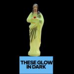 Statue of phosphorescent Jesus Sacred Heart - 10 inch - Image 6