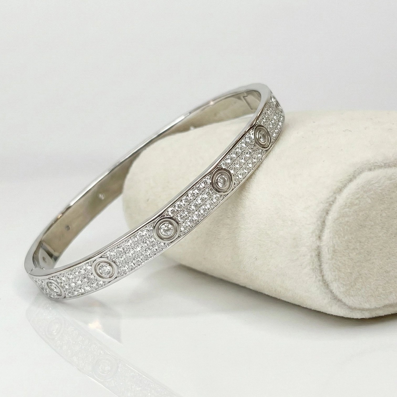 Sterling silver bracelet with cubic zirconia detailing Sterling silver bracelet with cubic zirconia detailing