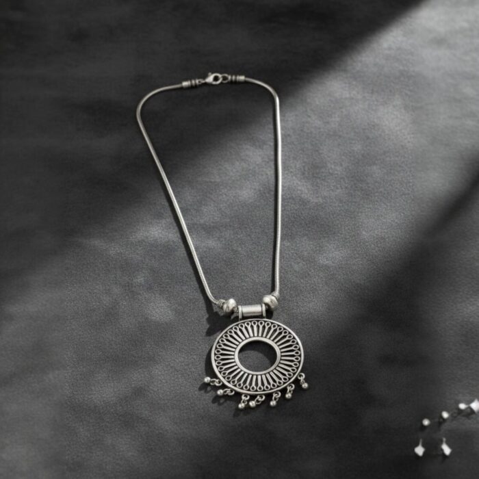 Oxidized Pendant chain necklace - Image 3