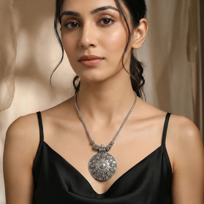 Oxidized Pendant chain necklace - Image 2