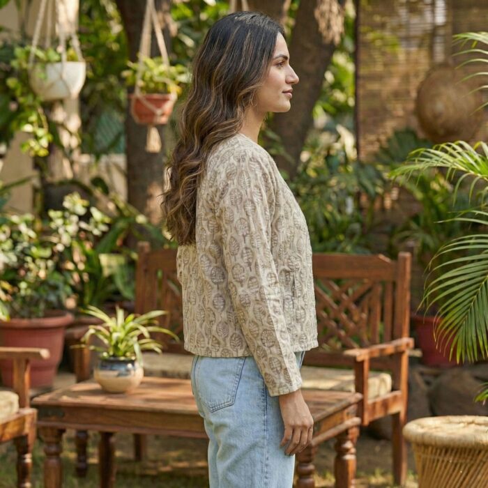 Women’s cotton jacket with full sleeves and cotton lining