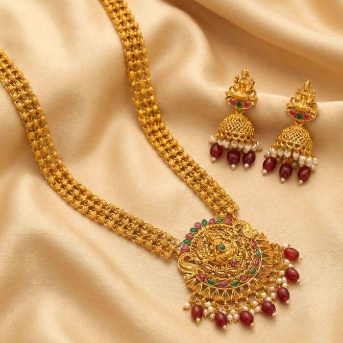 Golden antique Temple Necklace Set - Image 4