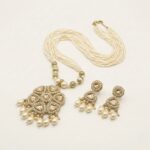 Minimal Kundan necklace with antique gold plated