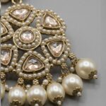 Close up of the Aabha Kundan Necklace pendant