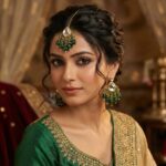 Traditional Kundan maang tikka with matching earrings