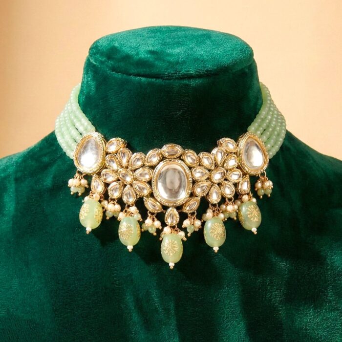 Festive Pastel Indian Jewelry – Kundan Choker Close-up