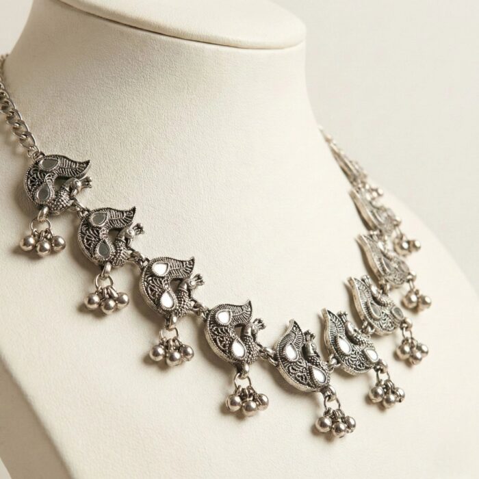 Close up of Kundan Silver oxidized necklace set