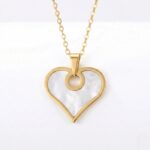 Metal chain pendant necklace