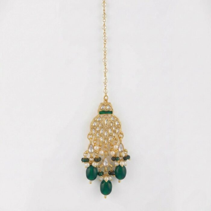 Kundan maang tikka with matching necklace set