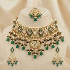 Traditional Rajwada style jewelry set | Kundan choker with earrings and tikka