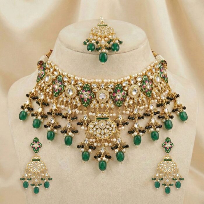Traditional Rajwada style jewelry set | Kundan choker with earrings and tikka