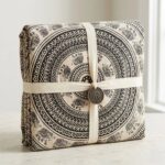 Mandala Black-White Tapestry - Big - Image 4