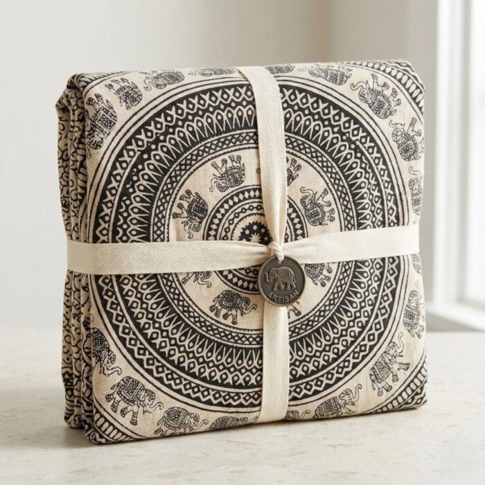 Mandala Black-White Tapestry - Big - Image 4