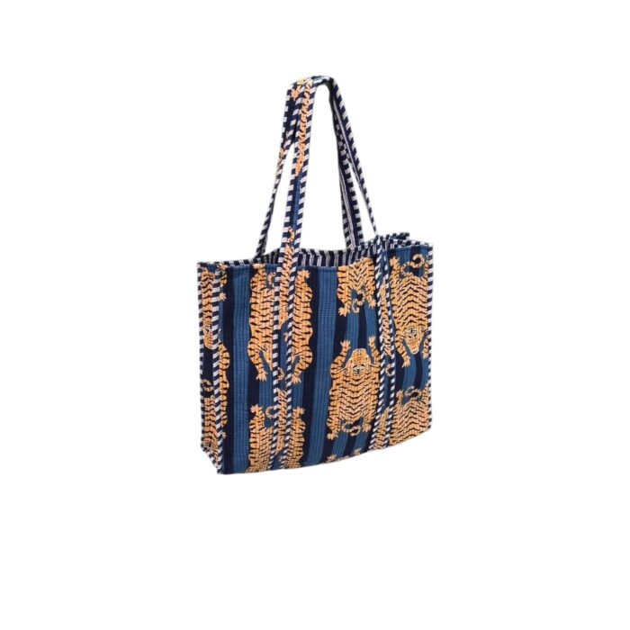 Lightweight cotton tote bag for daily use
