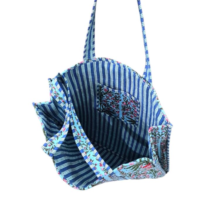Spacious quilted tote bag with inside pocket