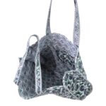 Spacious quilted tote bag with inside pocket