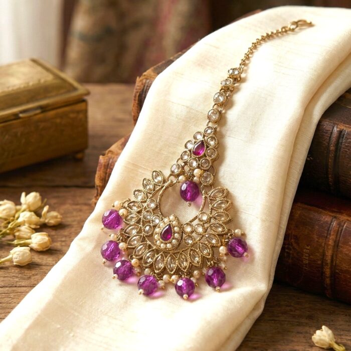 Traditional Kundan maang tikka