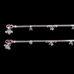 Close up of the pure silver anklets for women