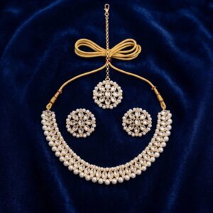 Kundan necklace set with earrings and maang tikka