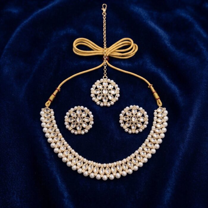 Kundan necklace set with earrings and maang tikka