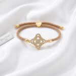 Adjustable clover bracelet for women with sparkling Ad stones