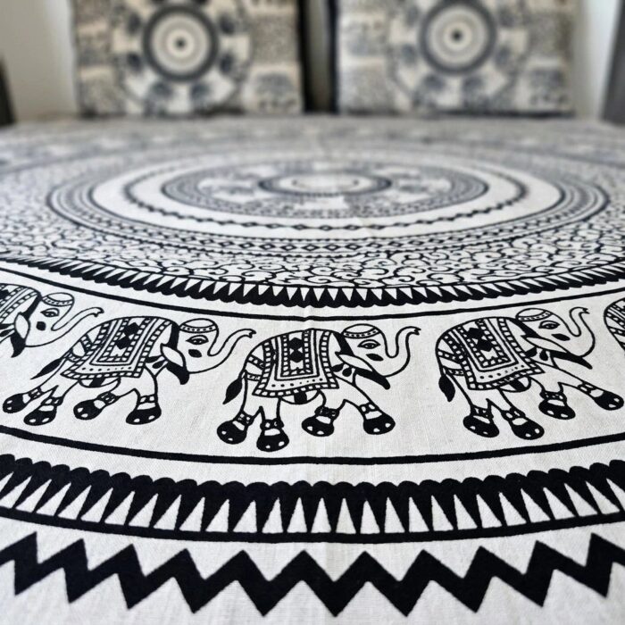 Close up of the pure cotton Bedspread | Queen Bedsheet set