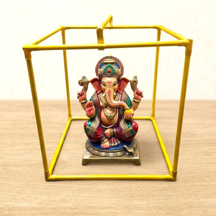Scale photo showing a 12 inch Ganesh idol inside the 15 inch metal makhar cube